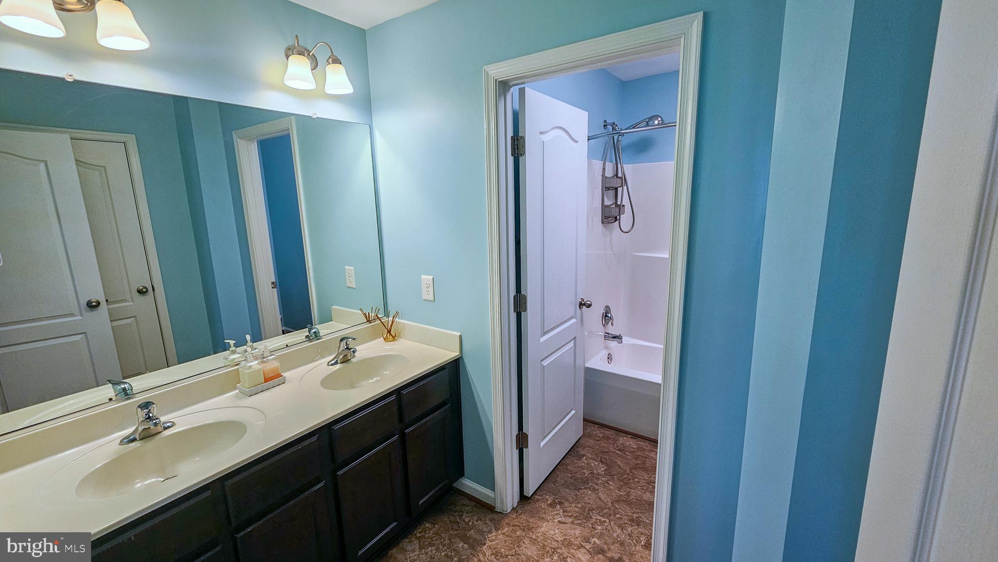 THE VILLAGE OF WASHINGTON TRAIL - Residential