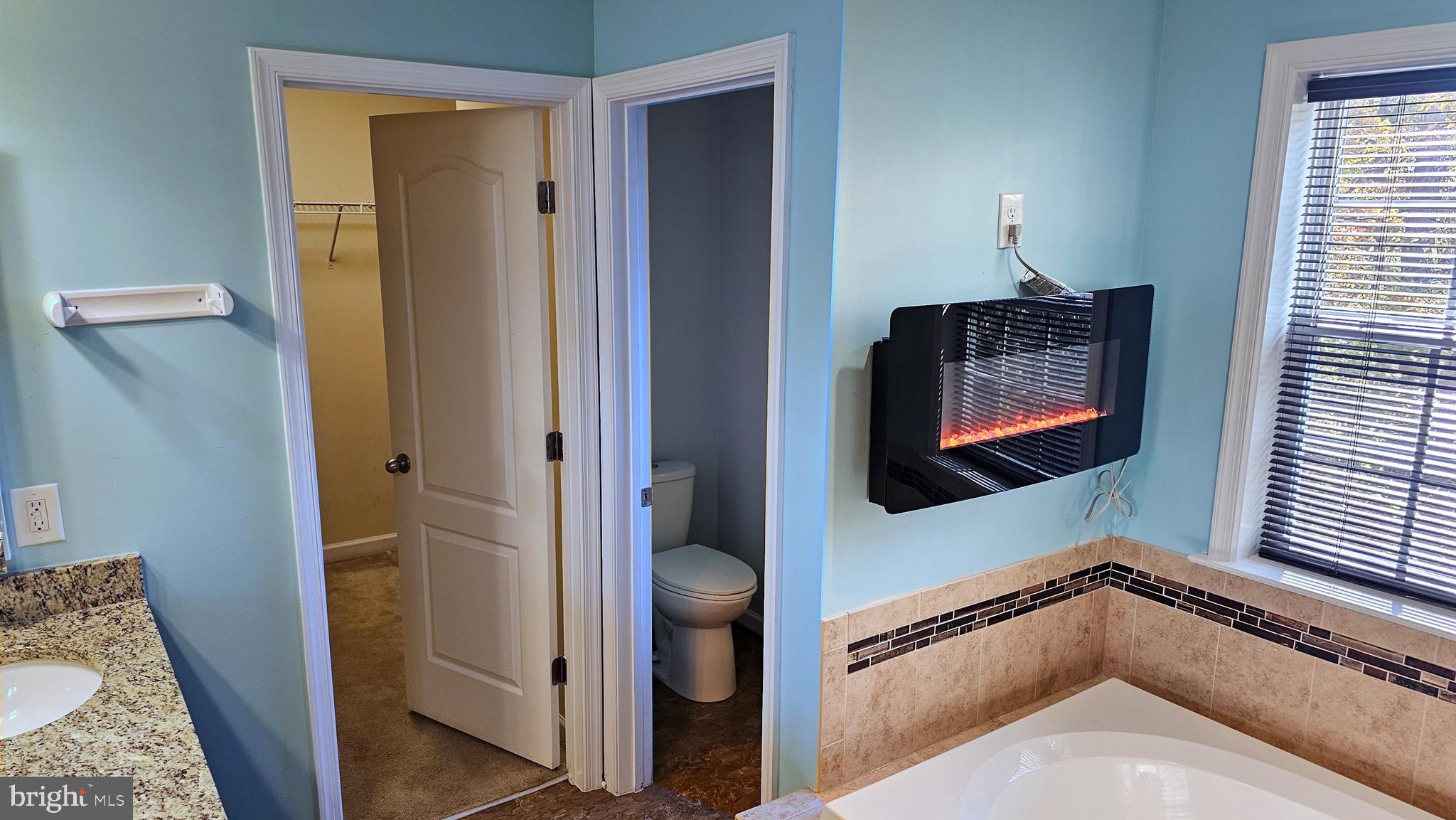 THE VILLAGE OF WASHINGTON TRAIL - Residential