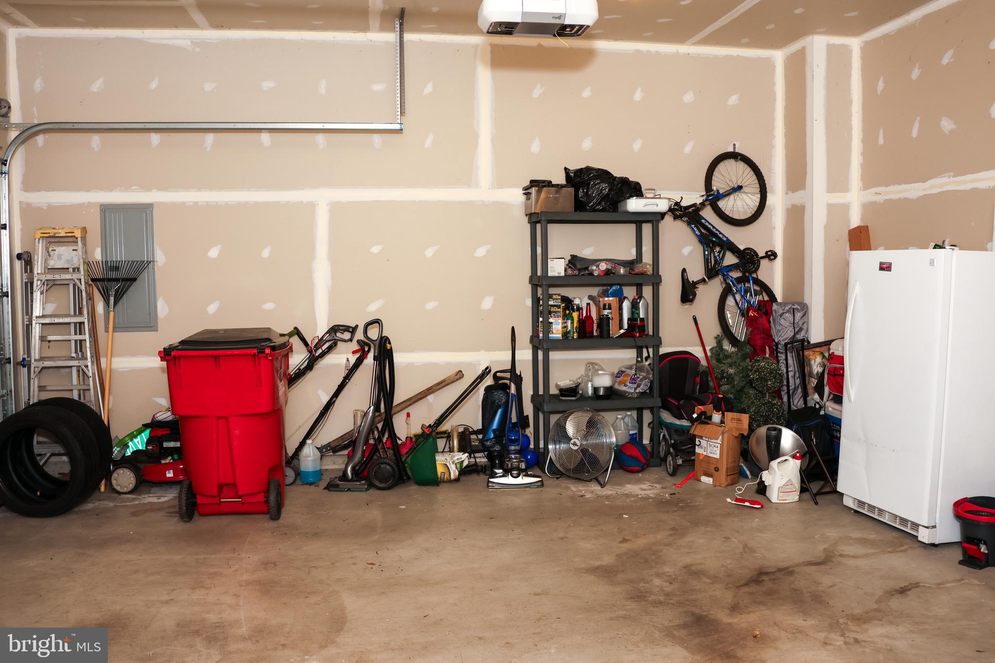 THE VILLAGE OF WASHINGTON TRAIL - Residential