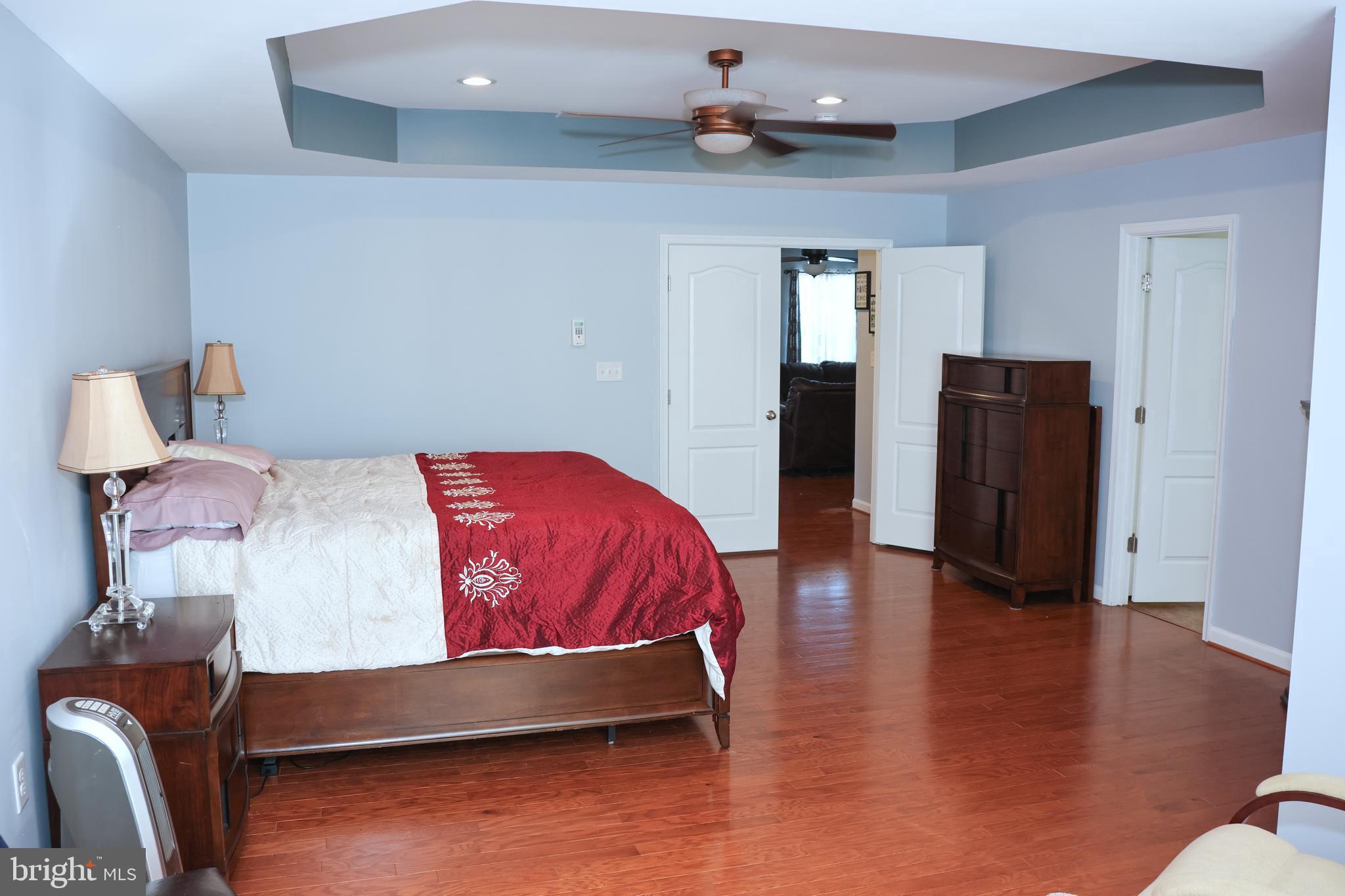 THE VILLAGE OF WASHINGTON TRAIL - Residential