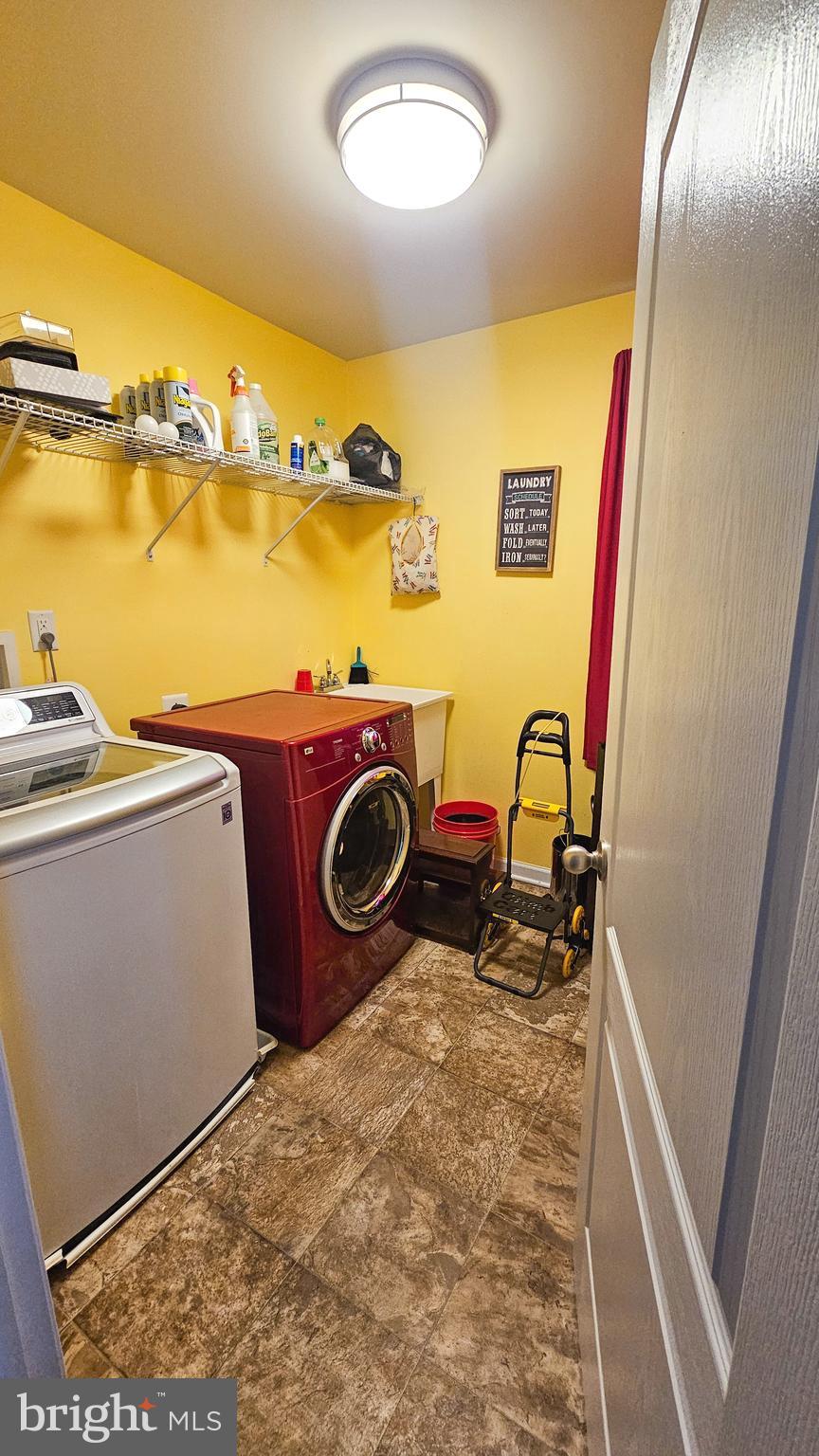 THE VILLAGE OF WASHINGTON TRAIL - Residential