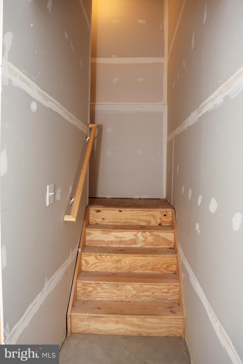 THE VILLAGE OF WASHINGTON TRAIL - Residential