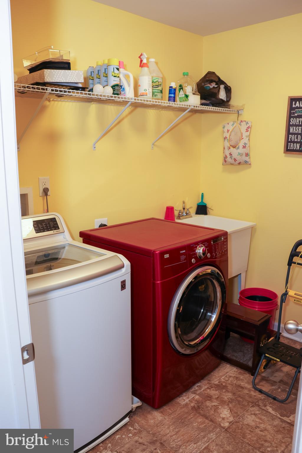 THE VILLAGE OF WASHINGTON TRAIL - Residential