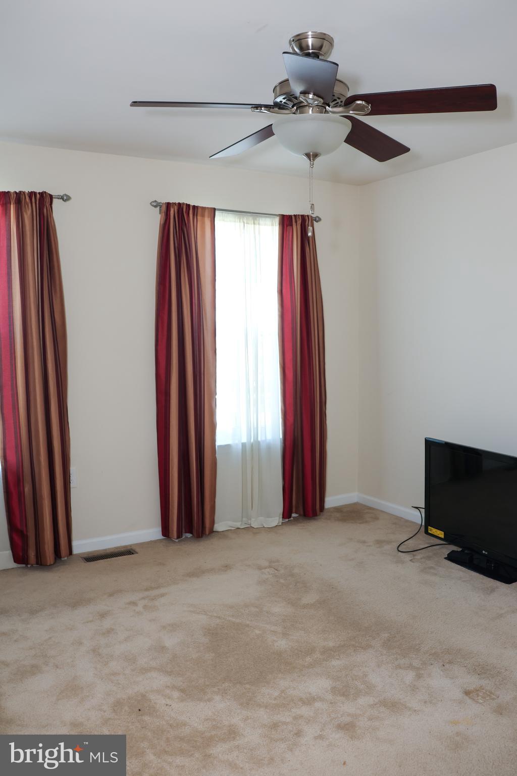 THE VILLAGE OF WASHINGTON TRAIL - Residential