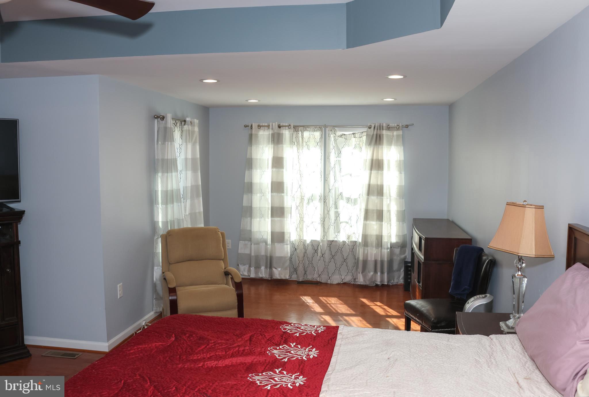 THE VILLAGE OF WASHINGTON TRAIL - Residential