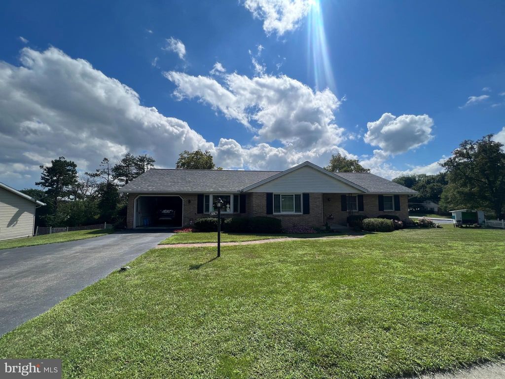 Photo of 674 Lorraine Avenue, Manheim, PA 17545 (MLS # PALA2052908)