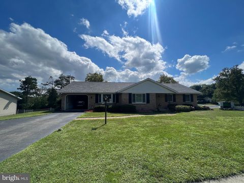 Photo of 674 Lorraine Avenue, Manheim, PA 17545 (MLS # PALA2052908)