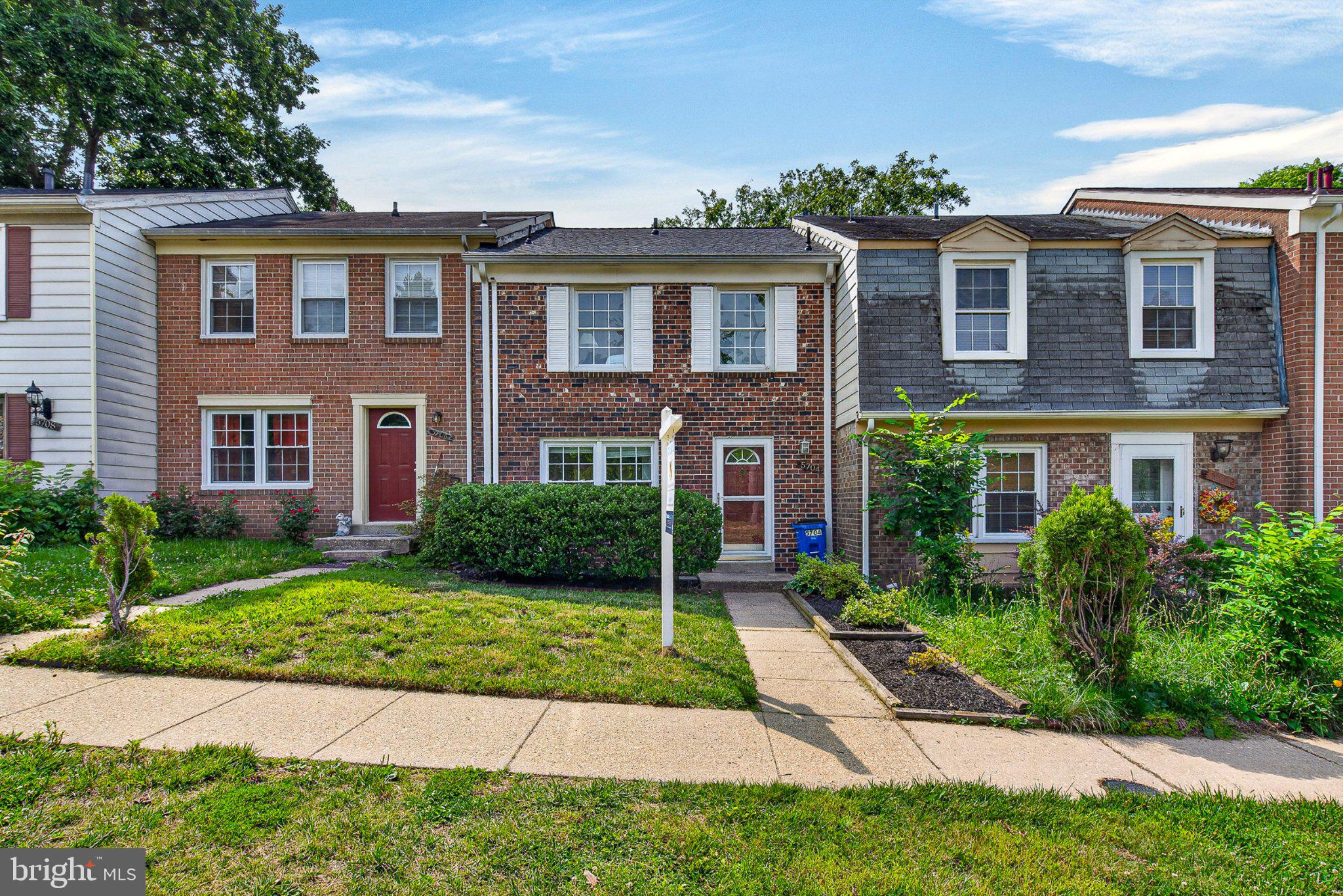 5704 YELLOWROSE COURT