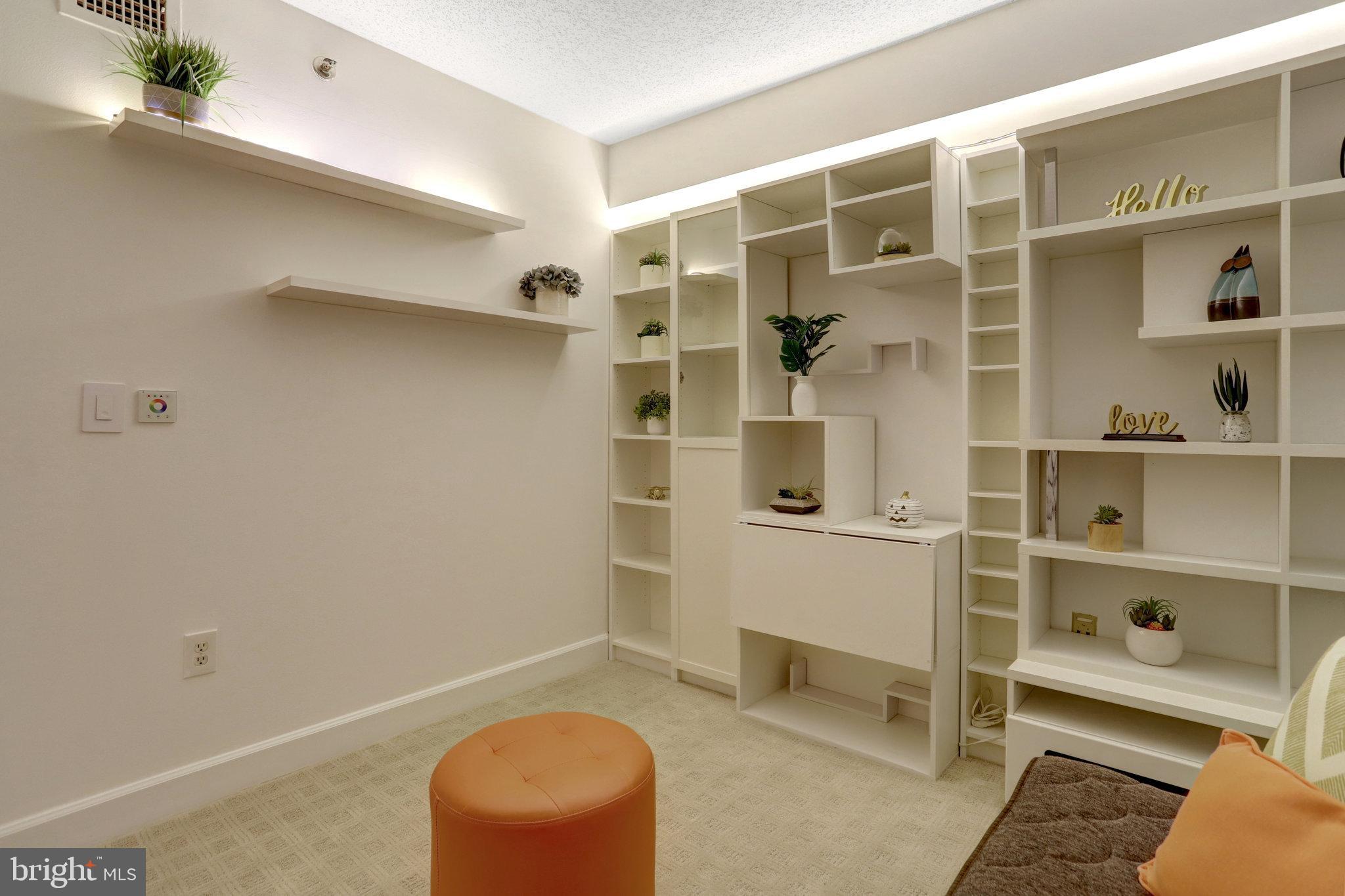 THE WILLIAMSBURG - Residential