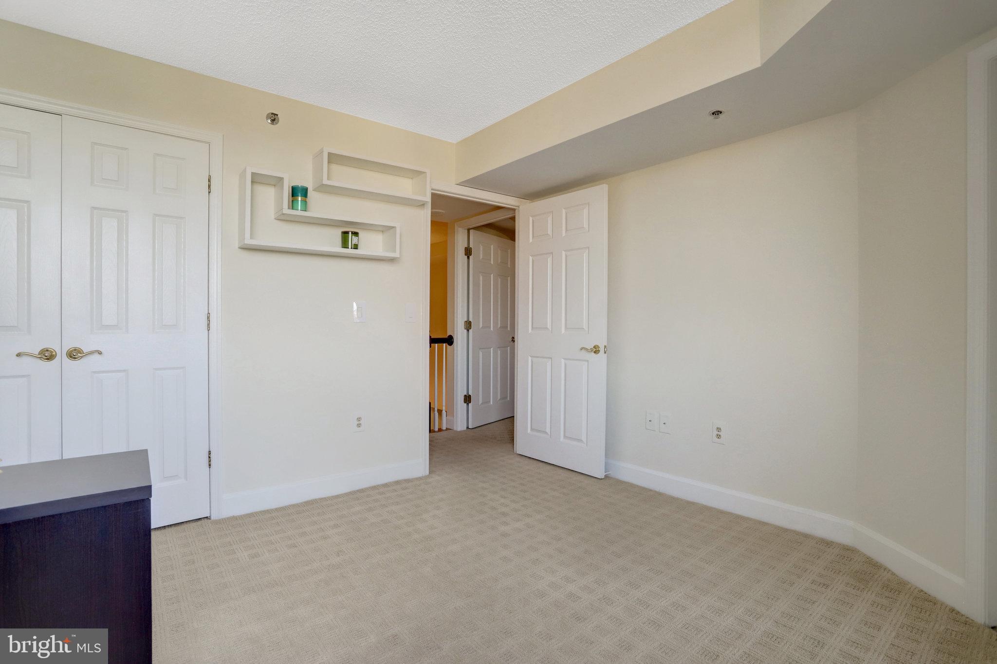 THE WILLIAMSBURG - Residential