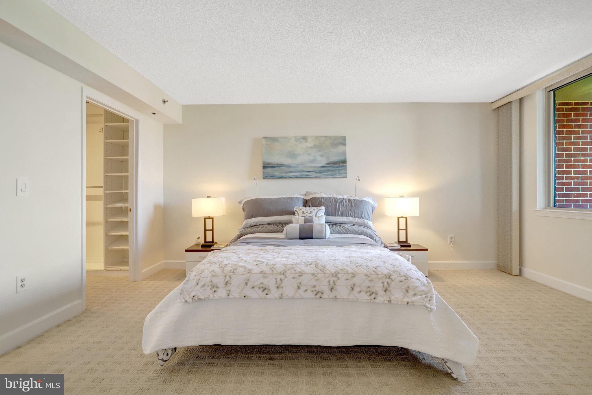 THE WILLIAMSBURG - Residential