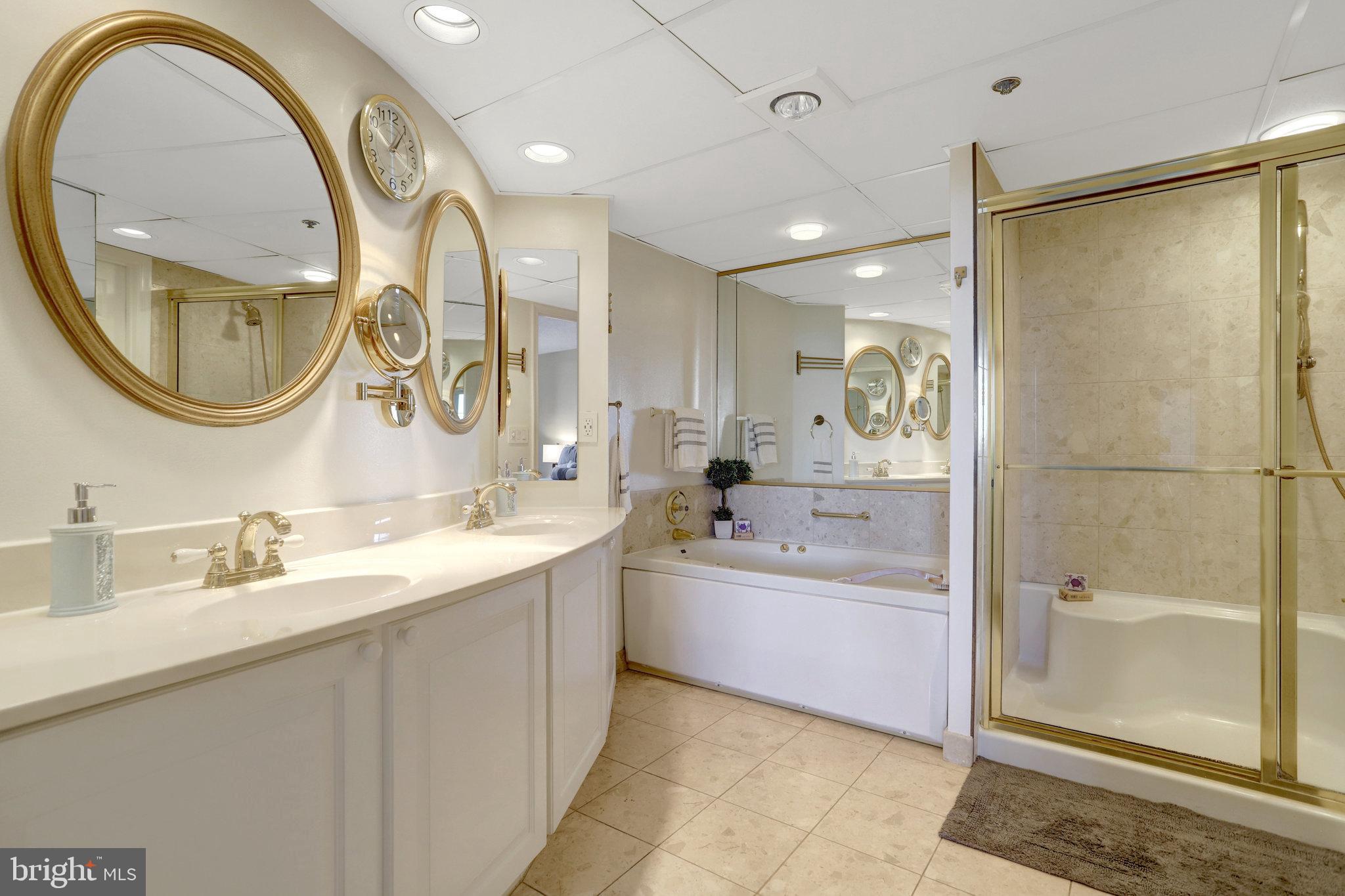 THE WILLIAMSBURG - Residential