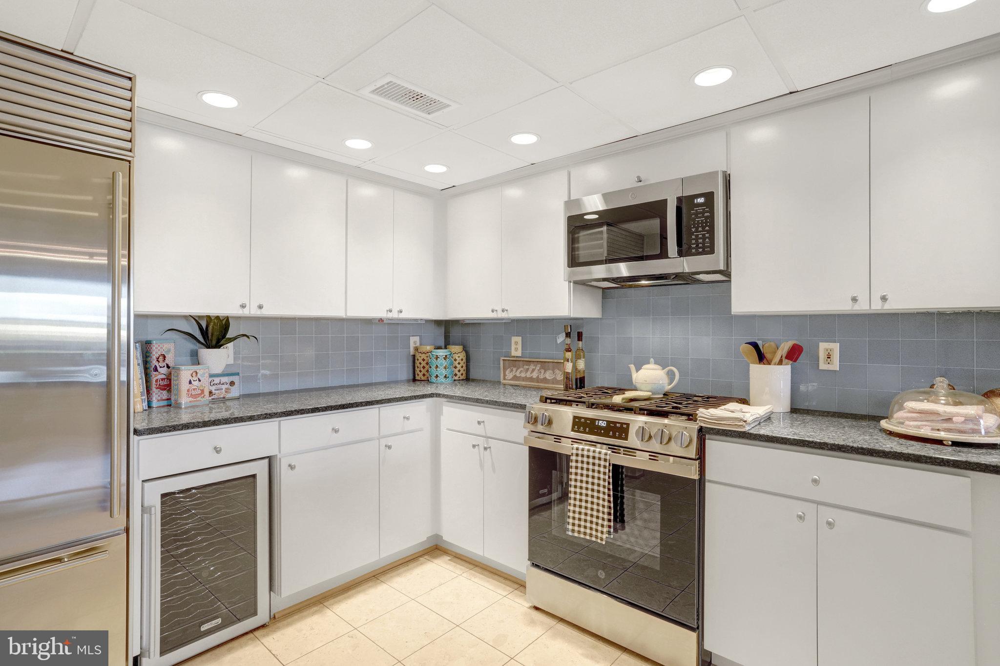 THE WILLIAMSBURG - Residential