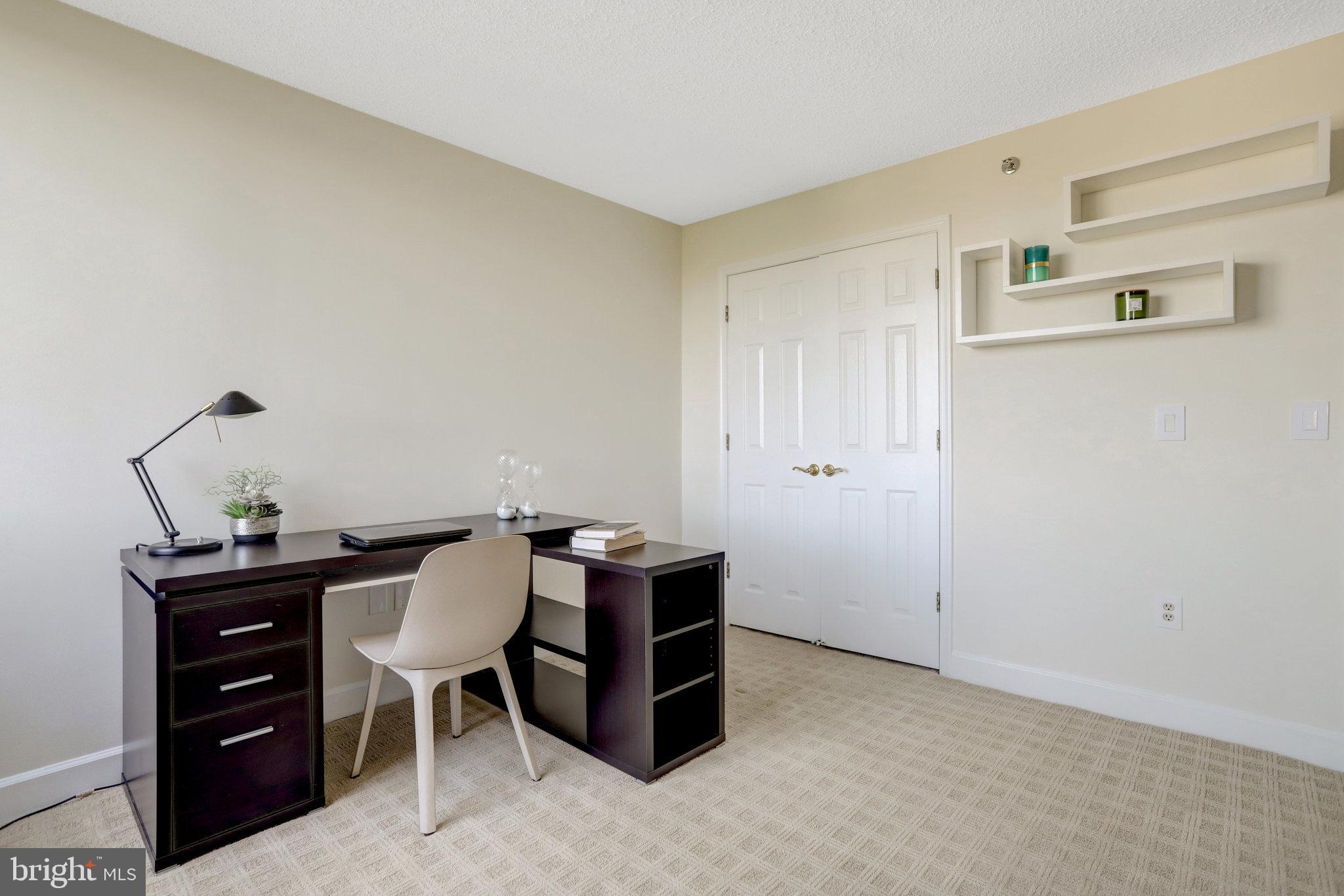 THE WILLIAMSBURG - Residential