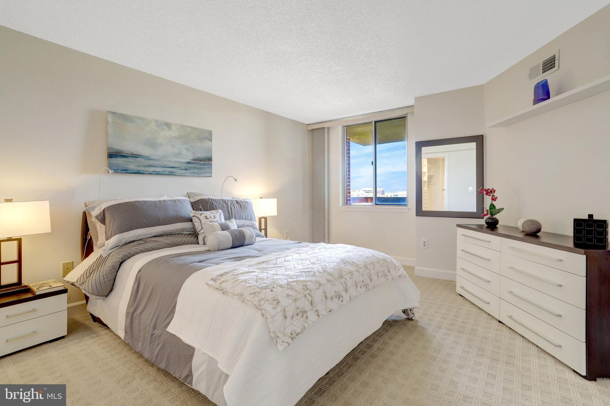 THE WILLIAMSBURG - Residential