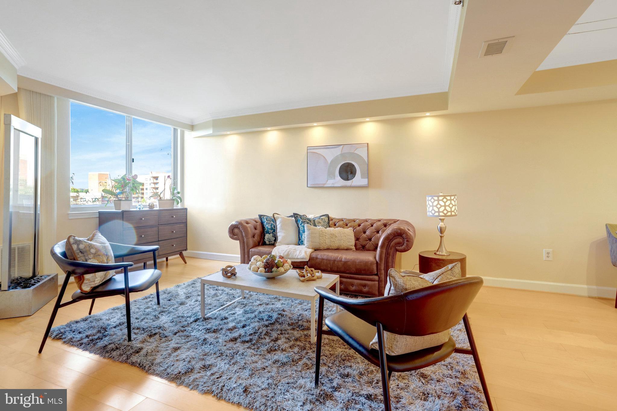 THE WILLIAMSBURG - Residential