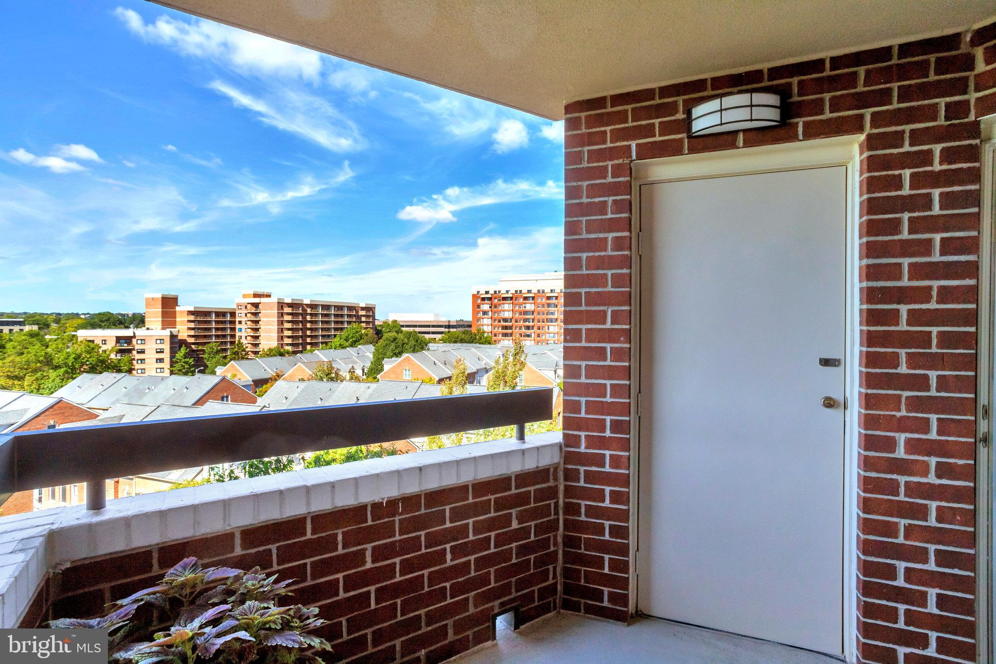 THE WILLIAMSBURG - Residential