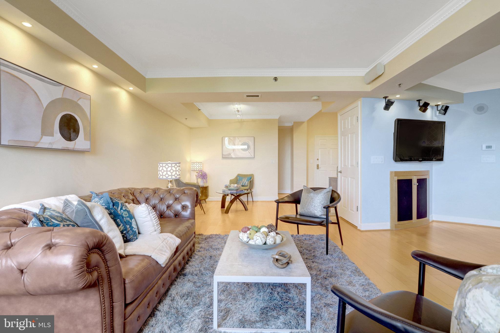 THE WILLIAMSBURG - Residential