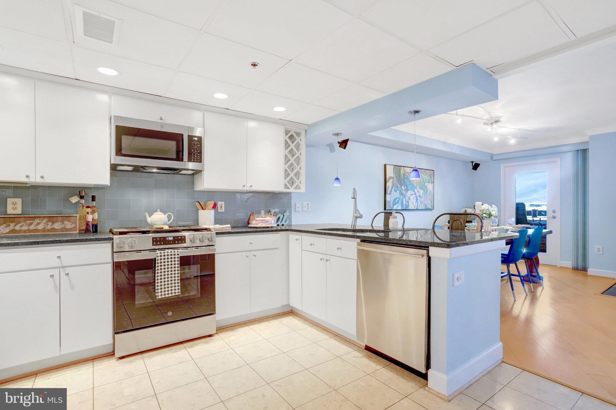 THE WILLIAMSBURG - Residential