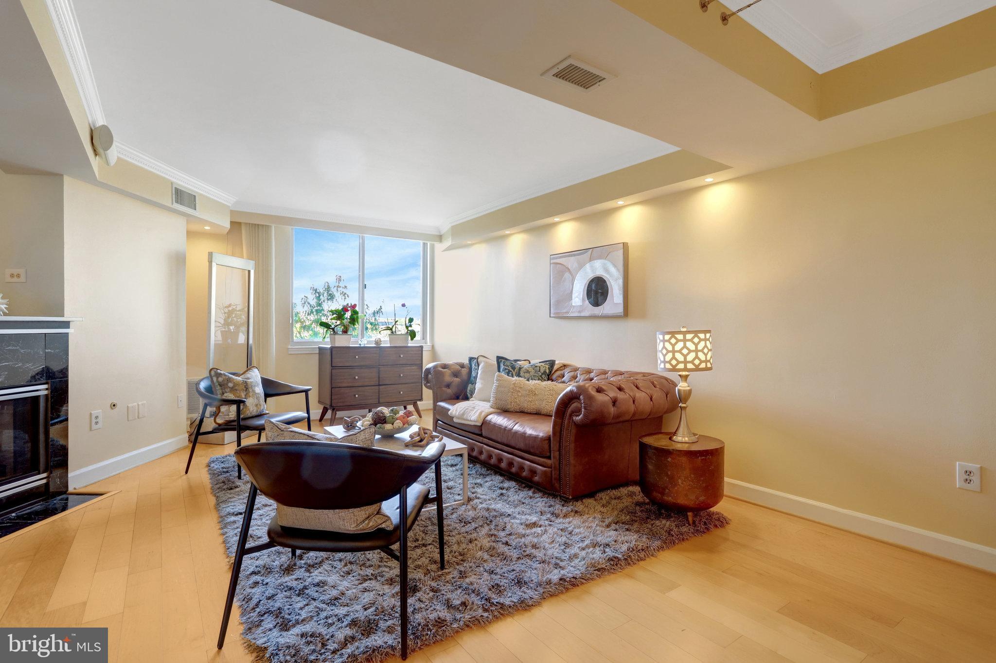 THE WILLIAMSBURG - Residential