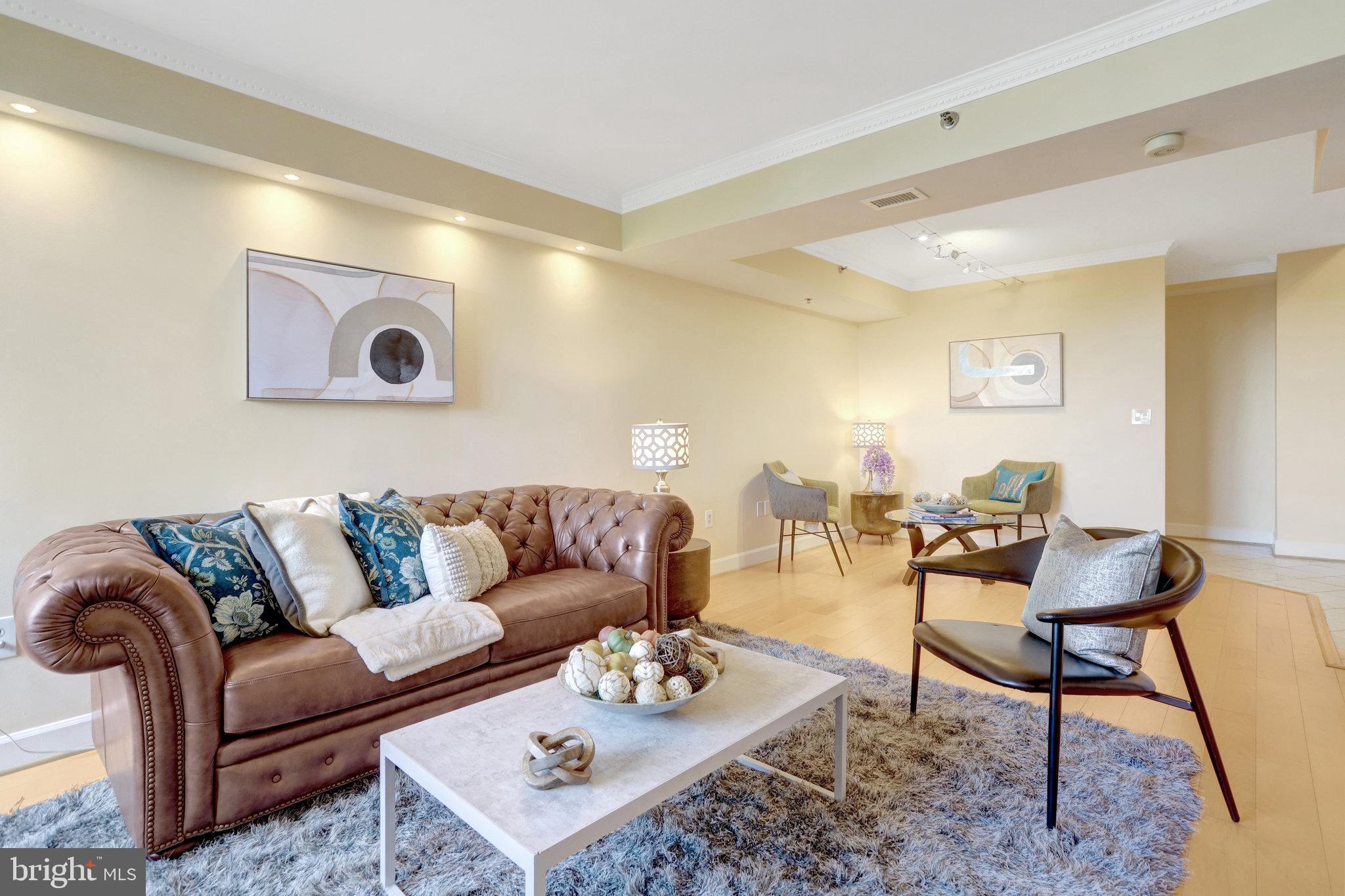 THE WILLIAMSBURG - Residential