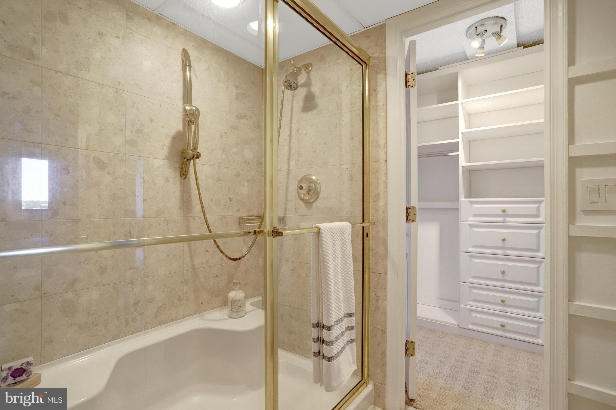 THE WILLIAMSBURG - Residential