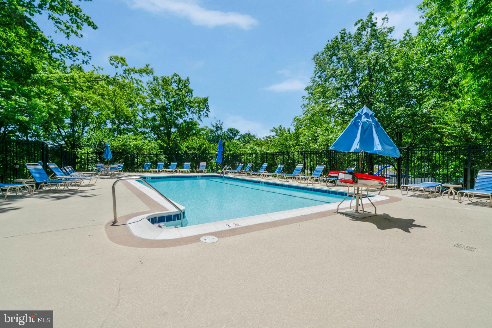 THE WILLIAMSBURG - Residential