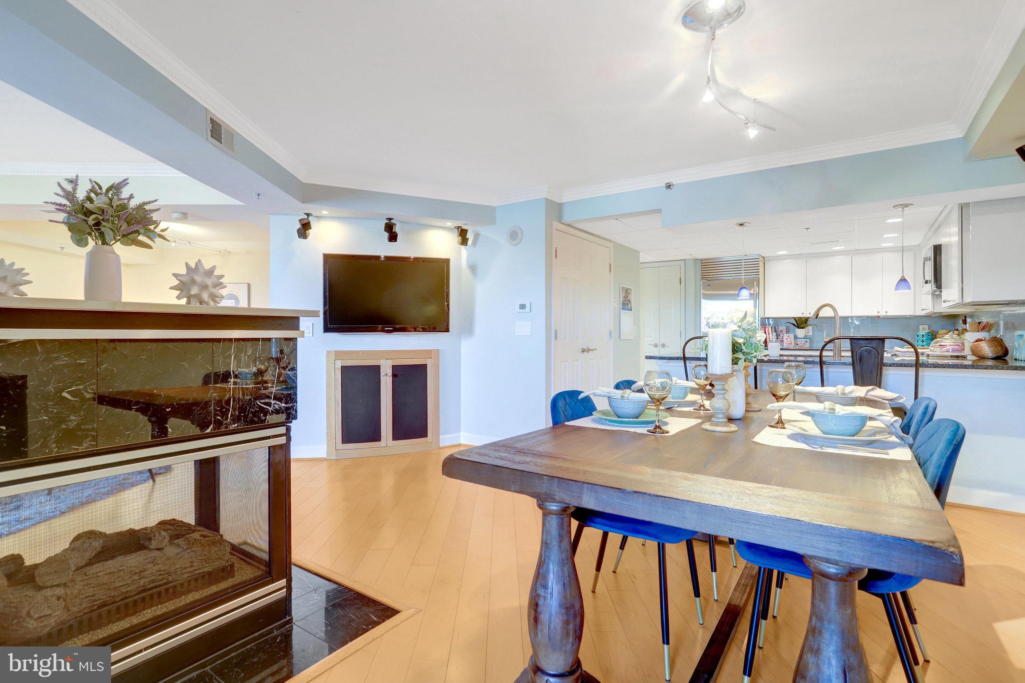 THE WILLIAMSBURG - Residential