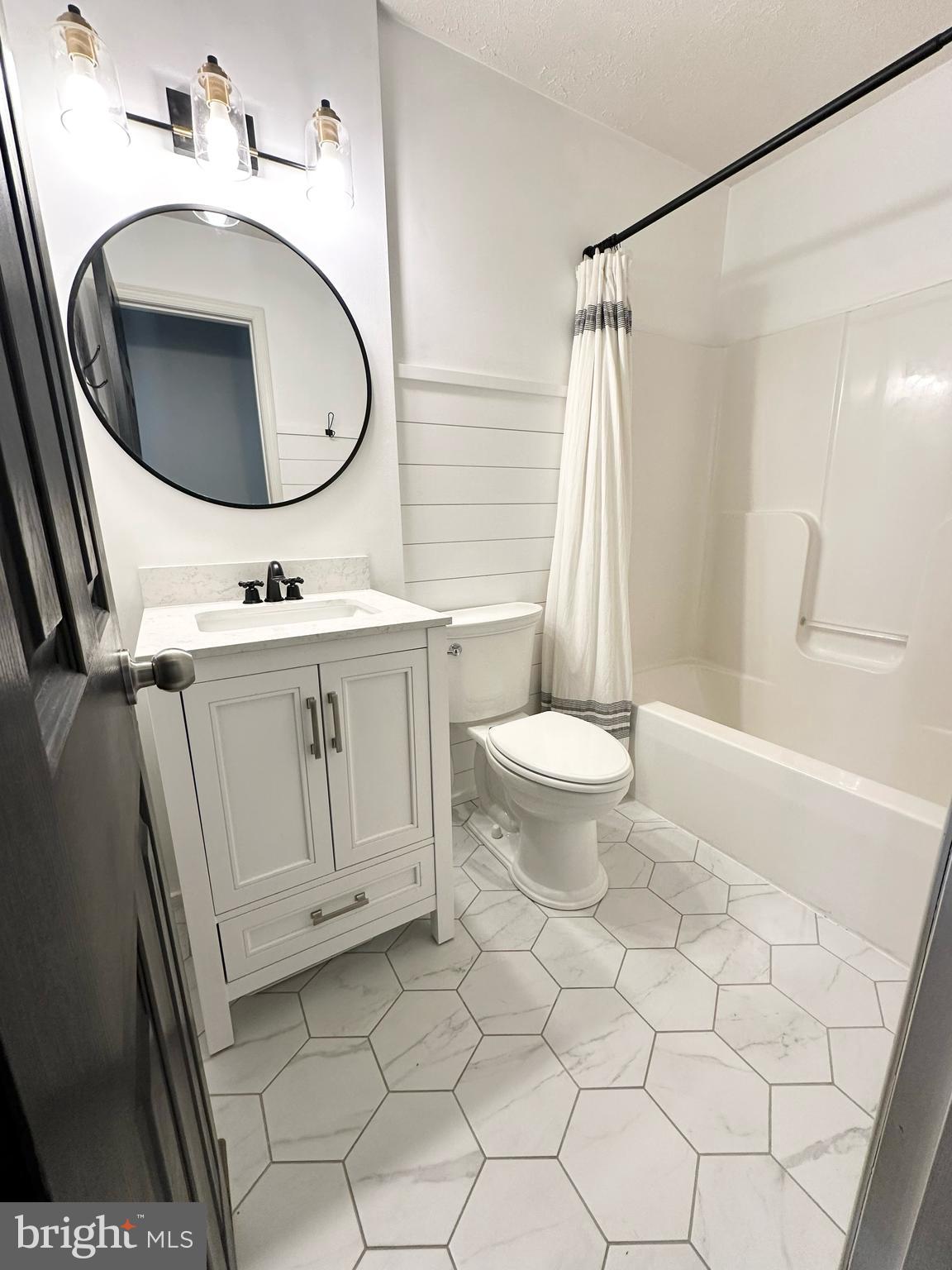 LONGVIEW BEACH - Residential