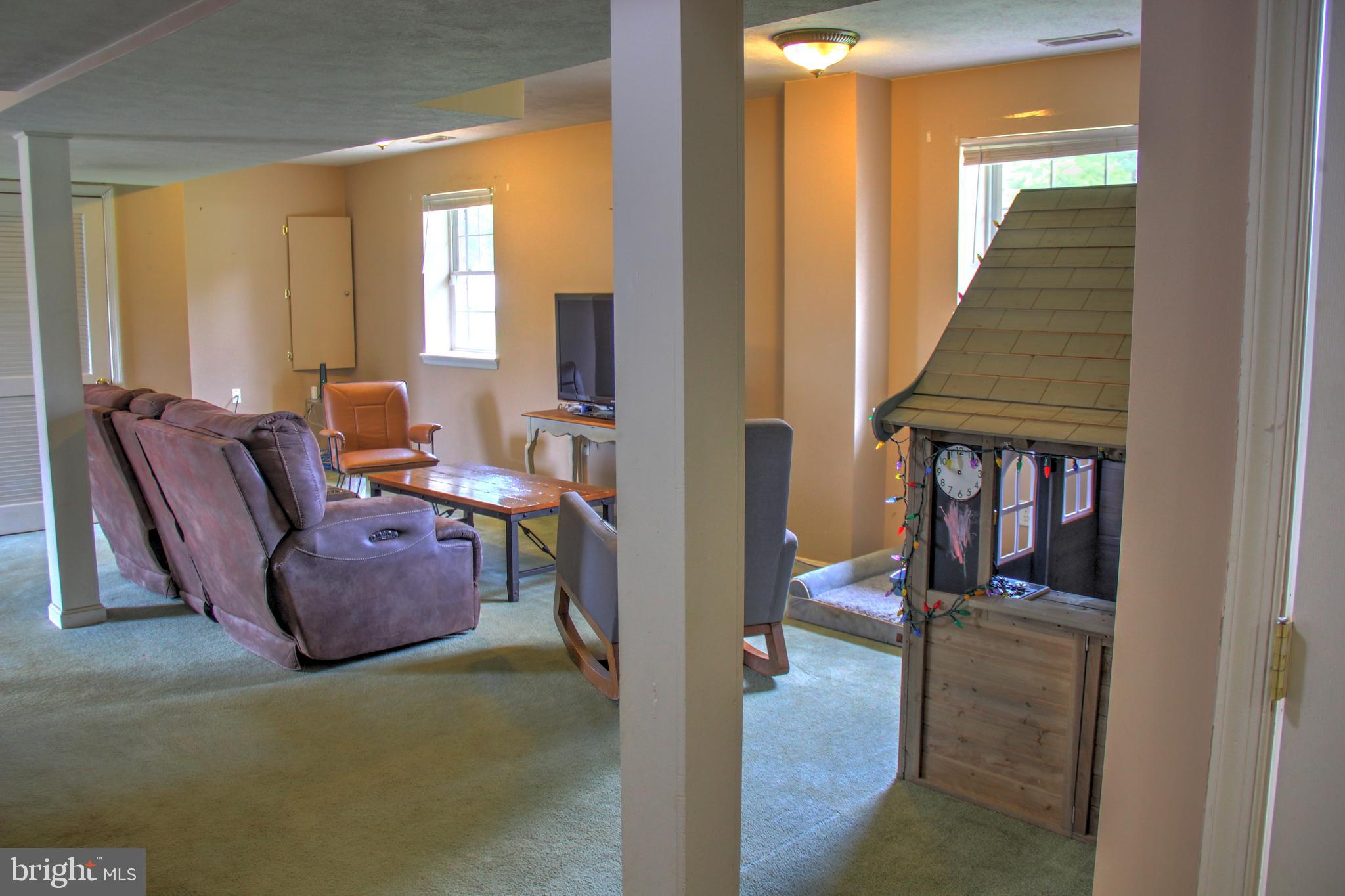 LONGVIEW BEACH - Residential