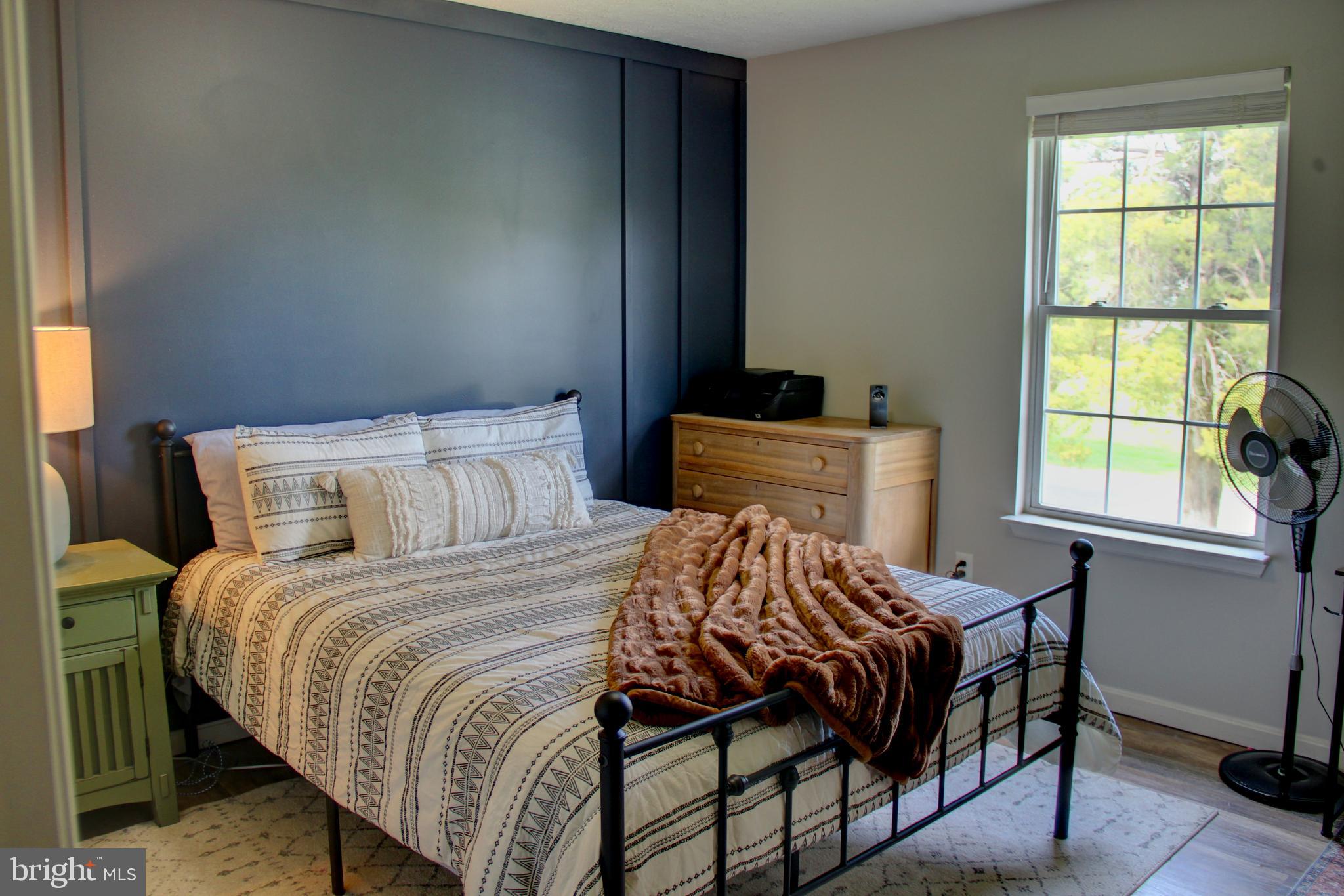 LONGVIEW BEACH - Residential