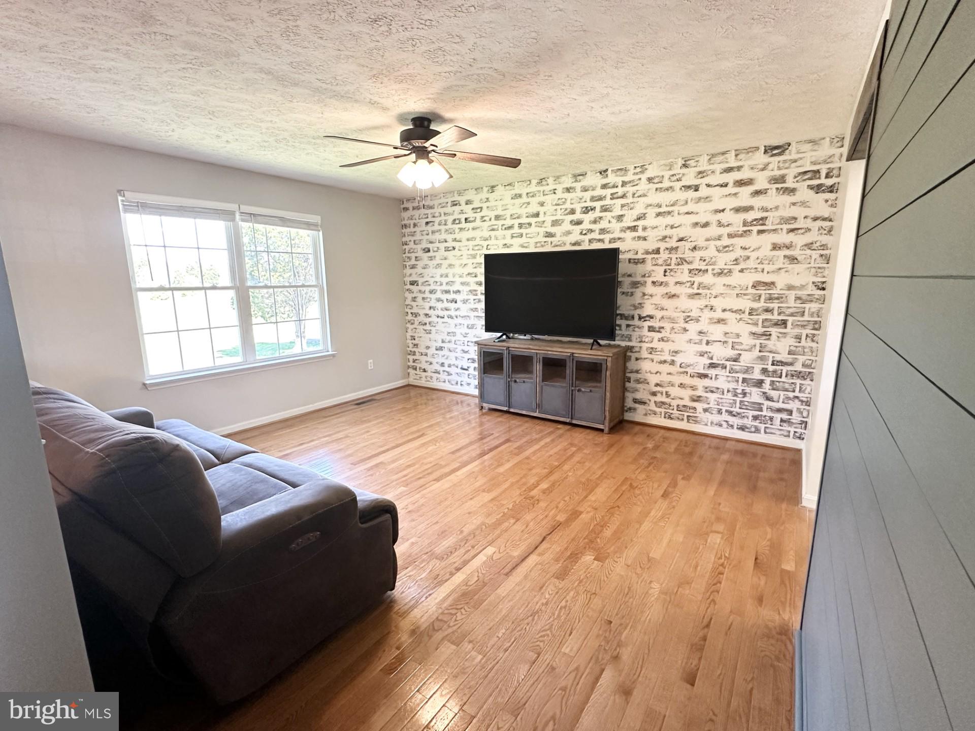 LONGVIEW BEACH - Residential