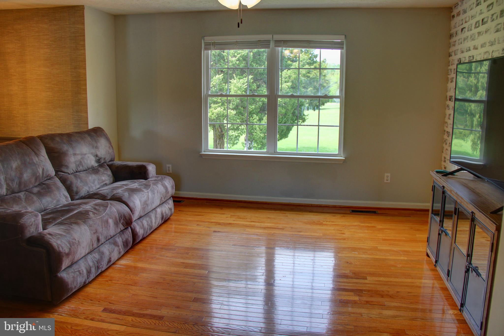 LONGVIEW BEACH - Residential