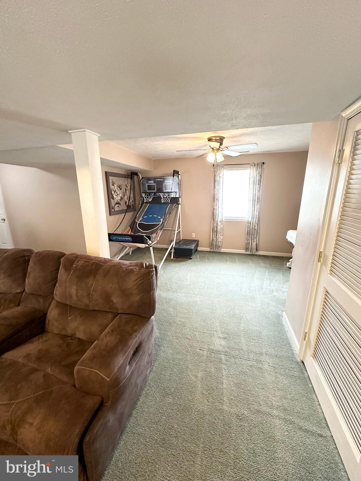 LONGVIEW BEACH - Residential