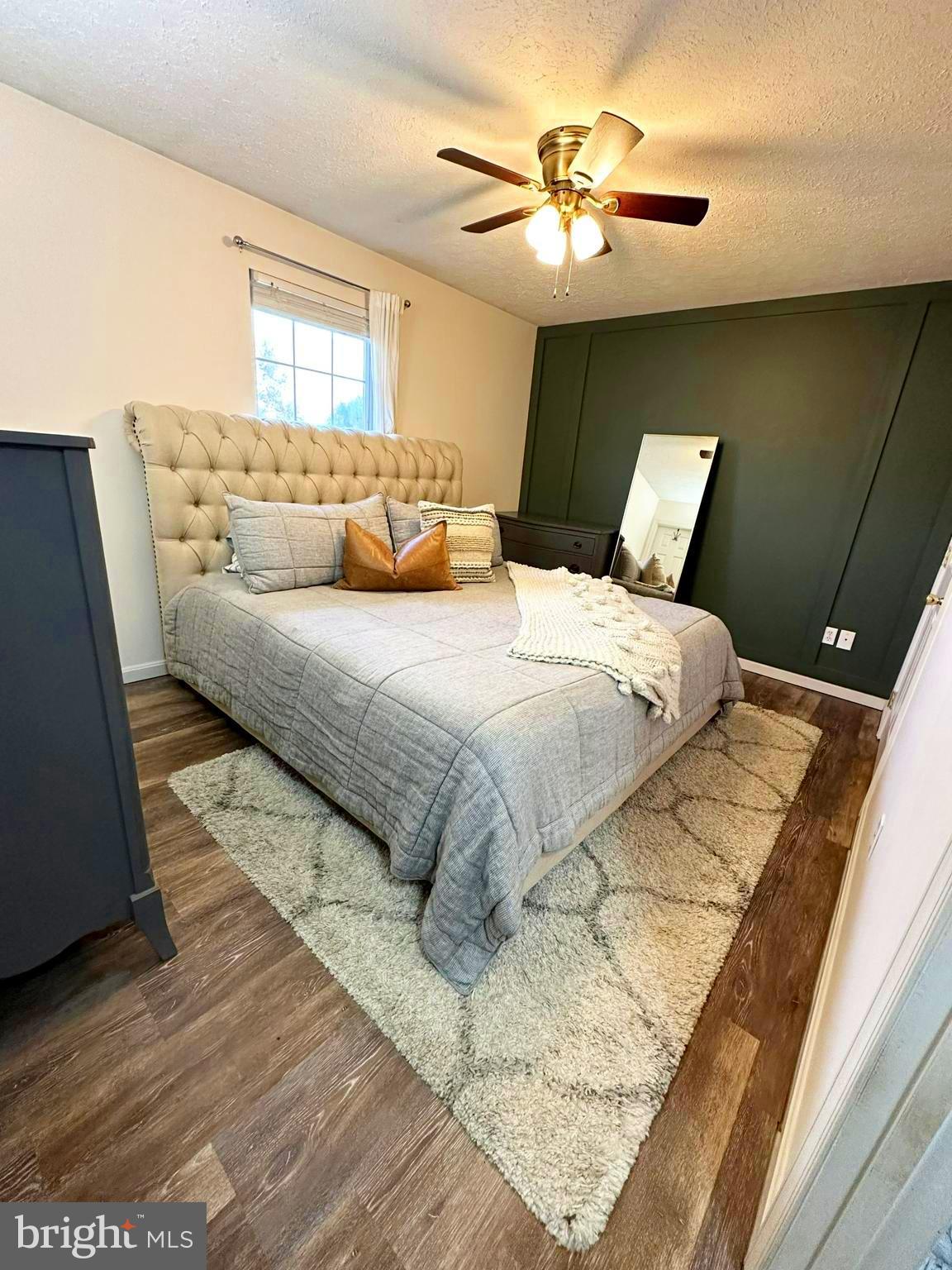 LONGVIEW BEACH - Residential