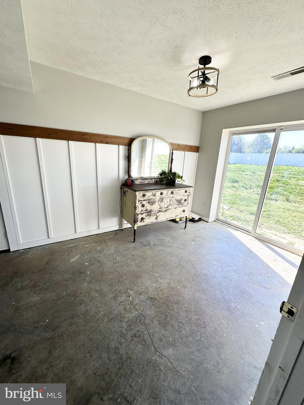 LONGVIEW BEACH - Residential