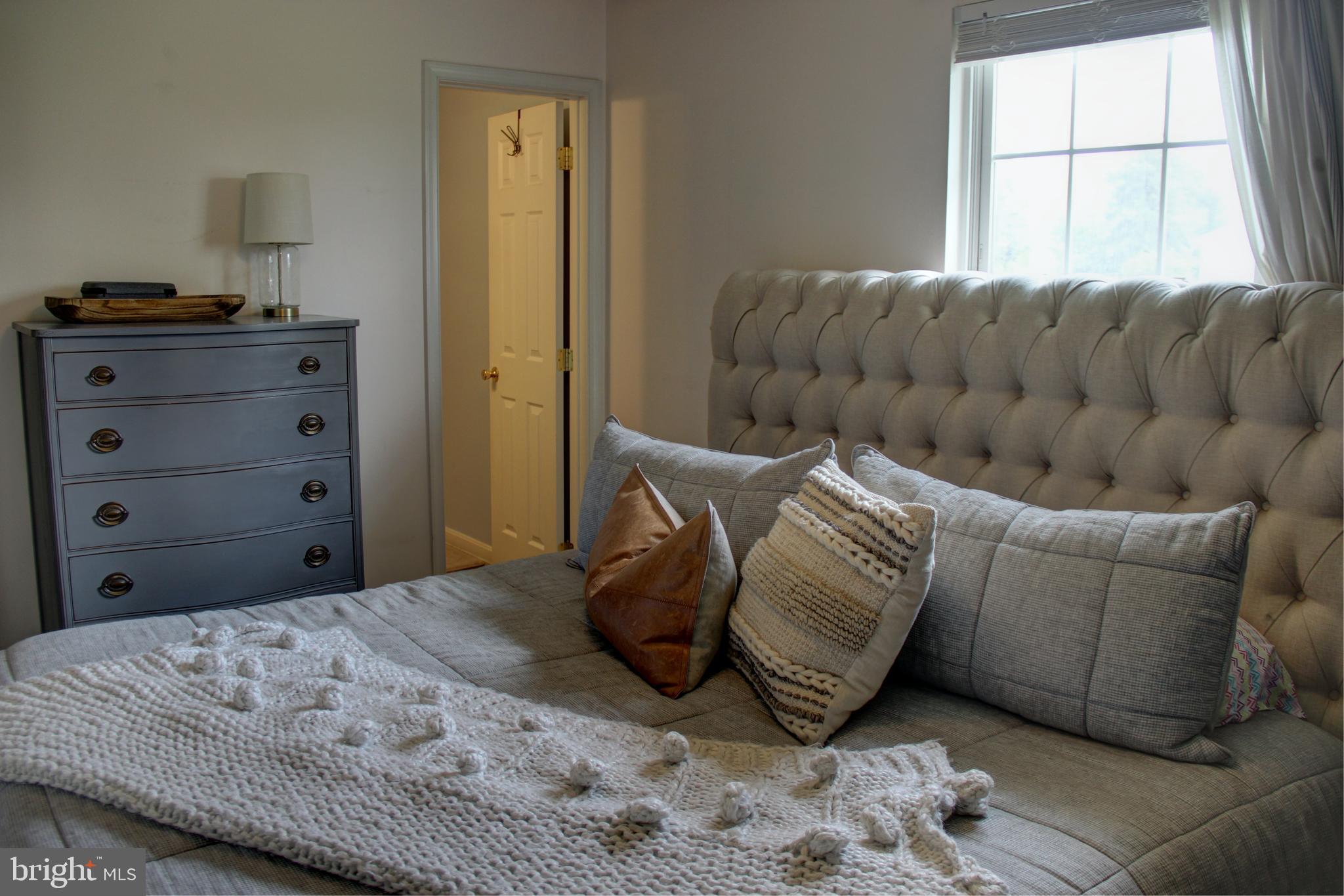 LONGVIEW BEACH - Residential