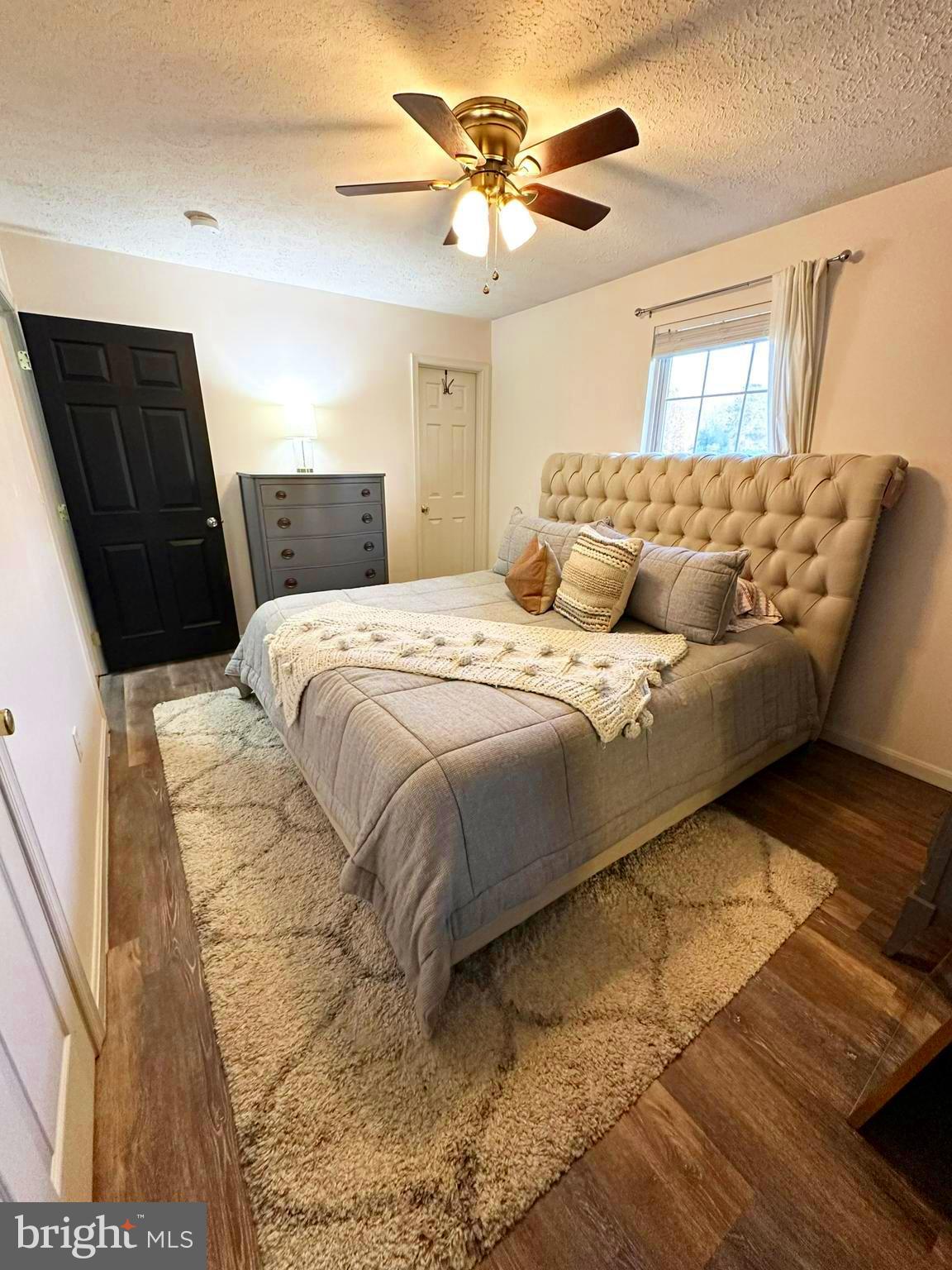 LONGVIEW BEACH - Residential