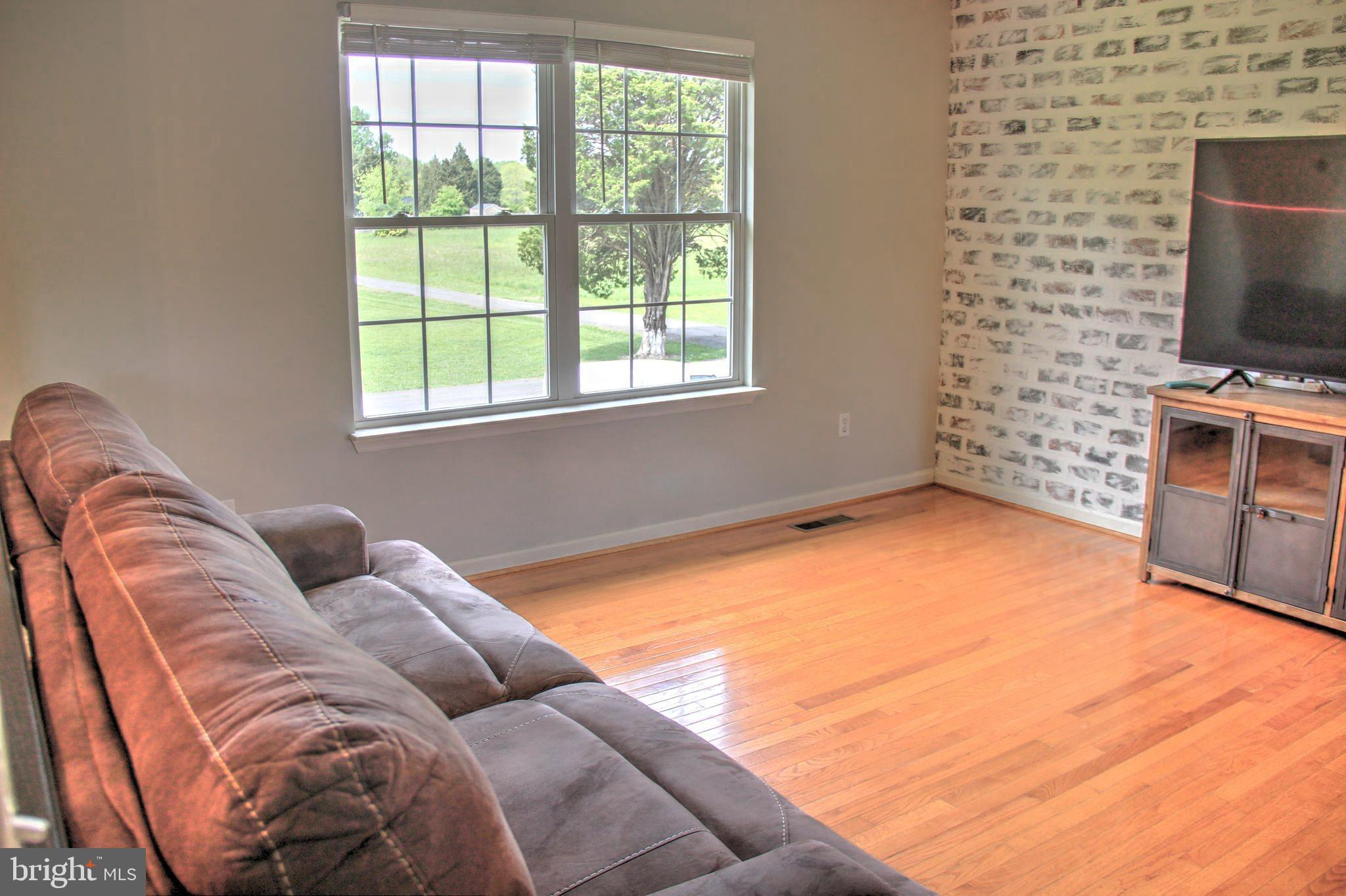 LONGVIEW BEACH - Residential