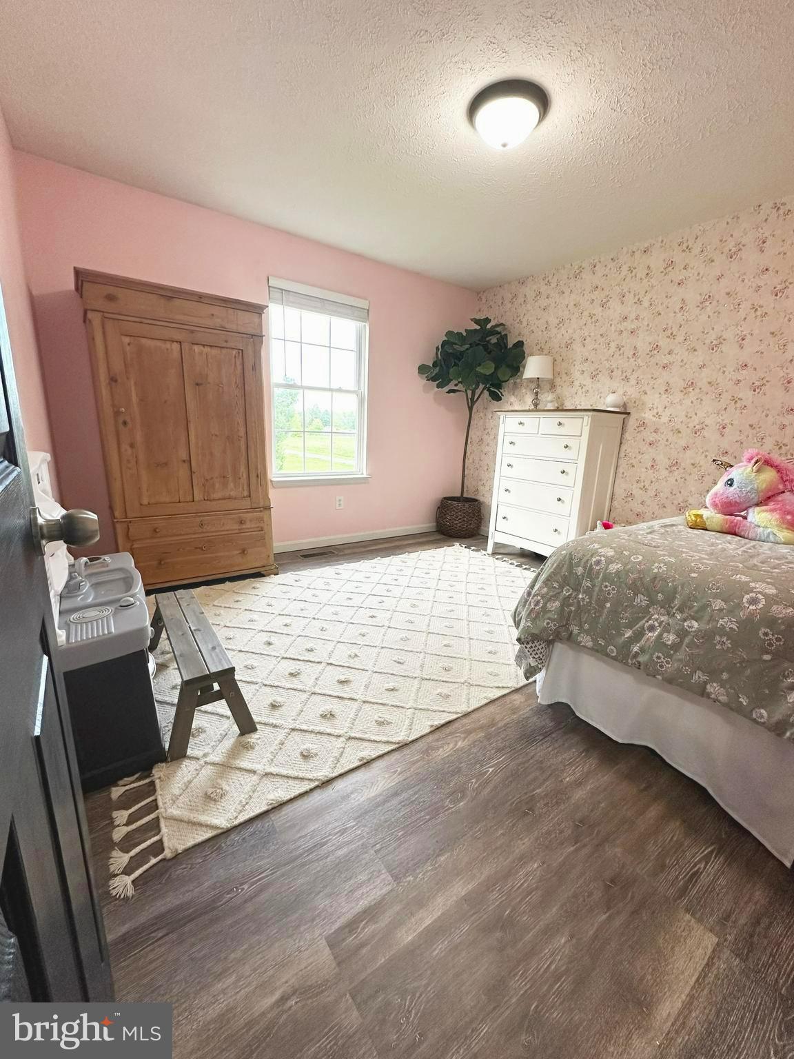 LONGVIEW BEACH - Residential