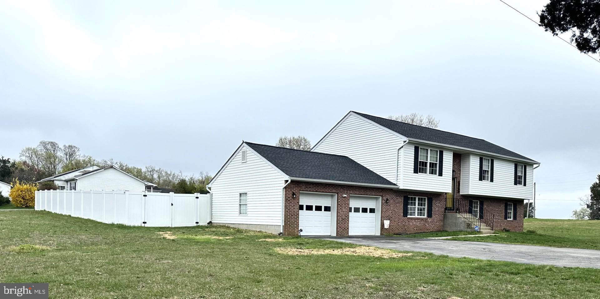 LONGVIEW BEACH - Residential