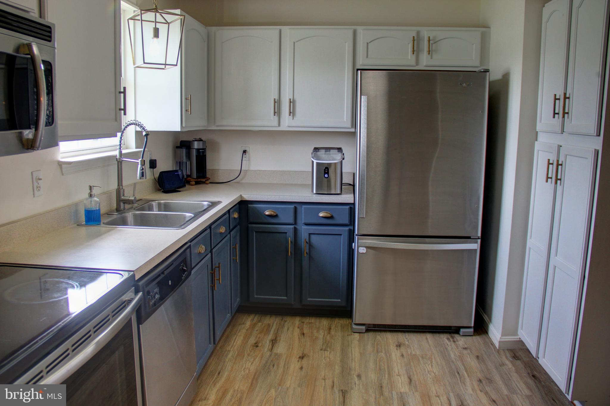 LONGVIEW BEACH - Residential