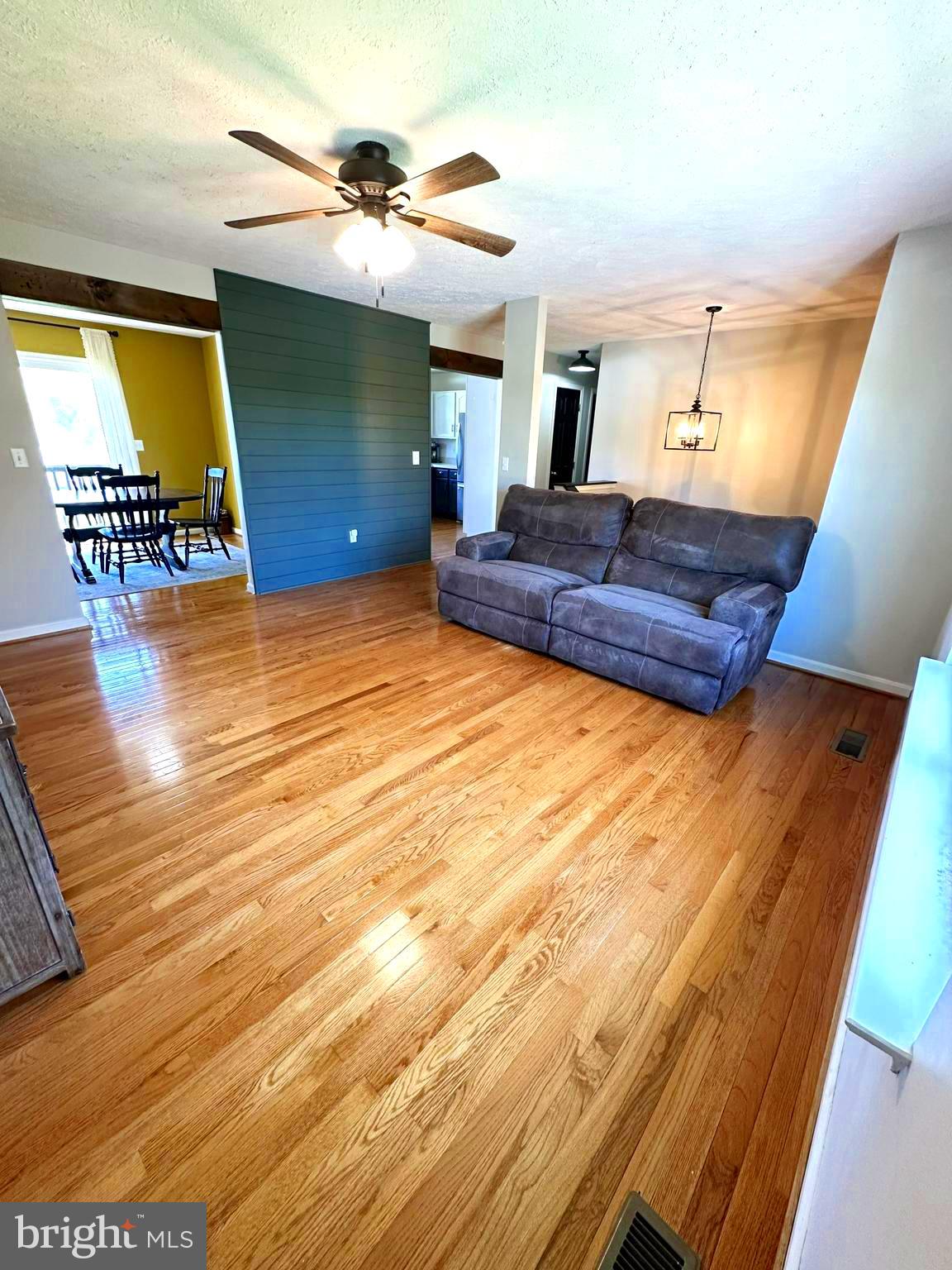 LONGVIEW BEACH - Residential