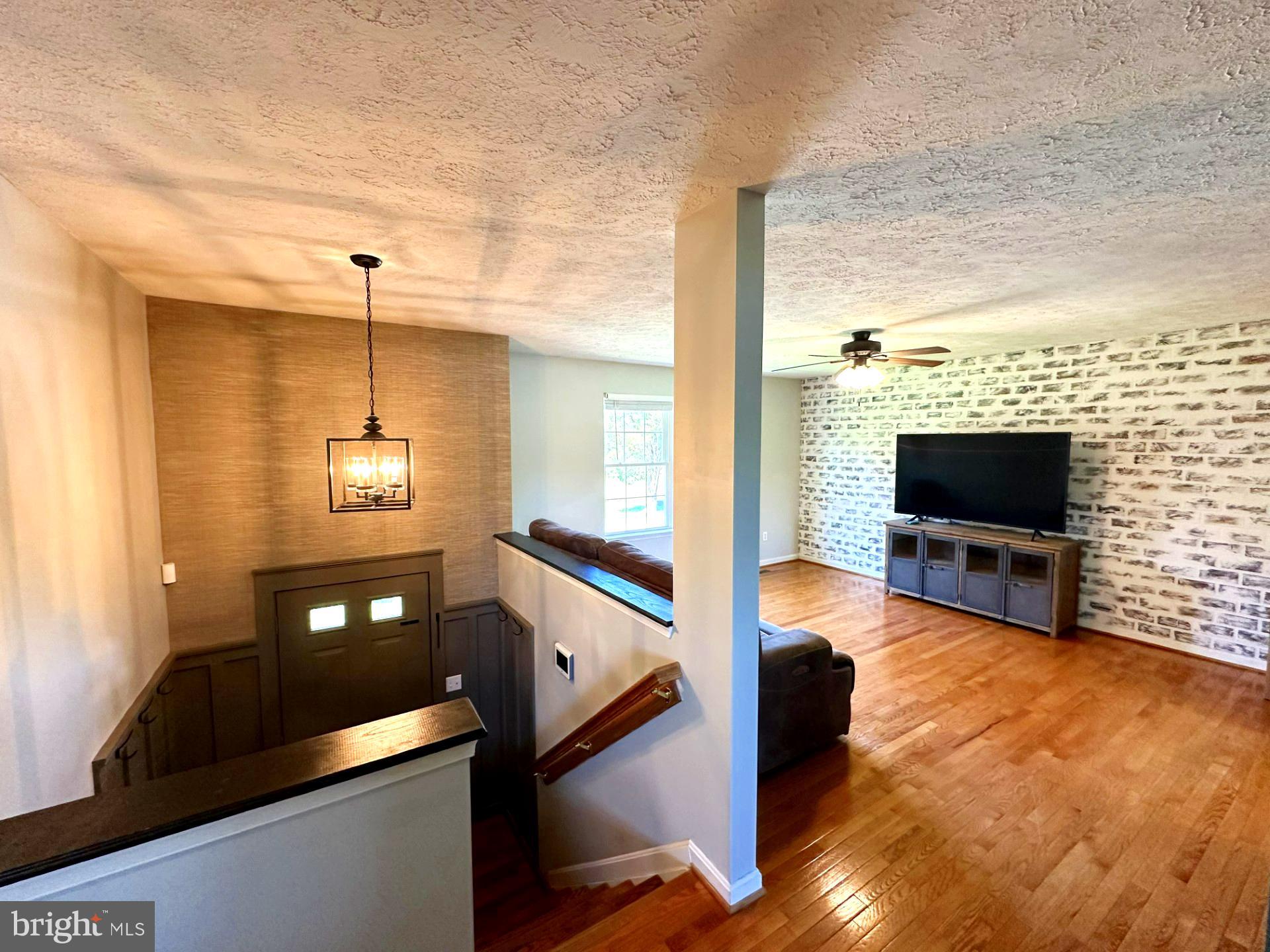 LONGVIEW BEACH - Residential