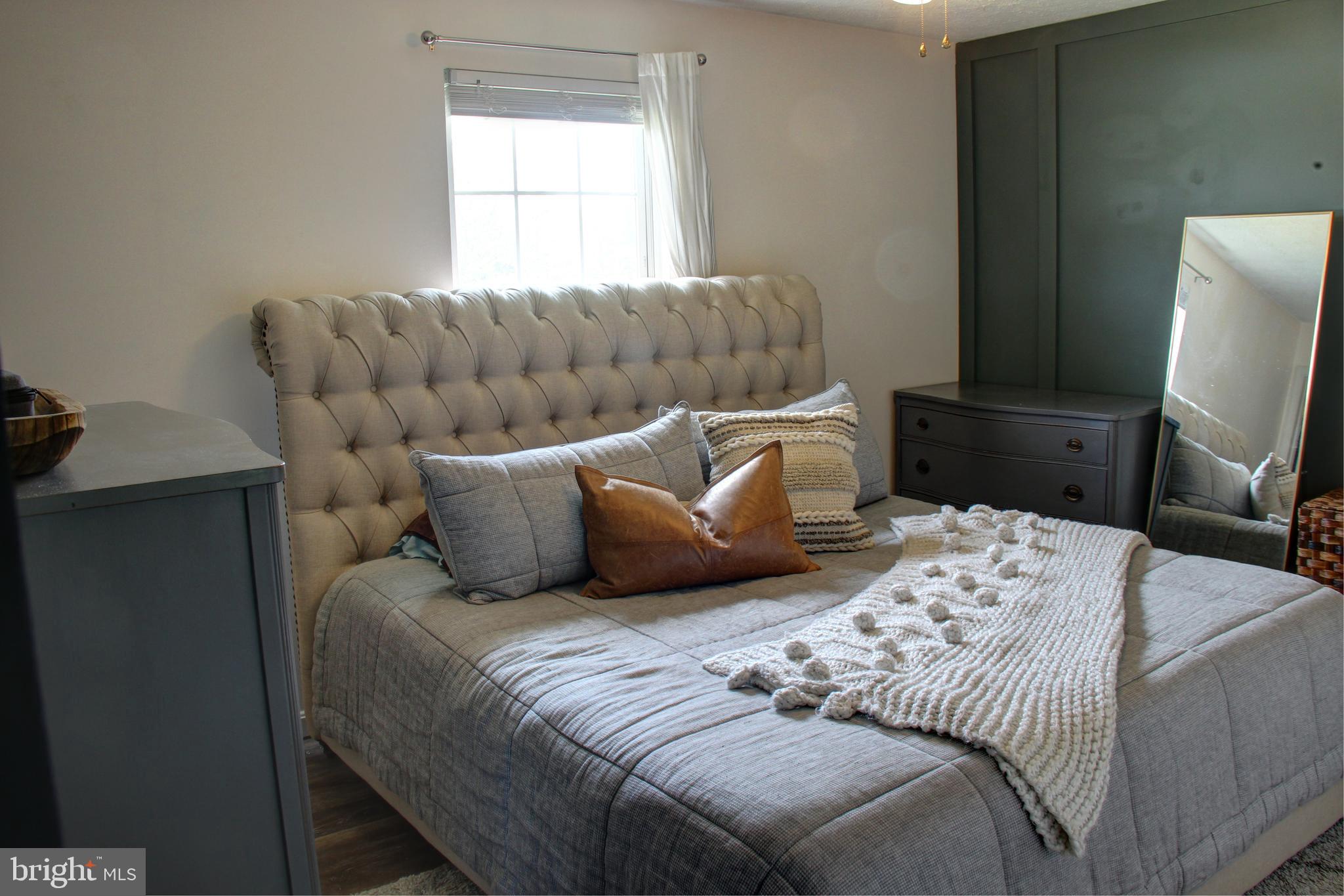 LONGVIEW BEACH - Residential