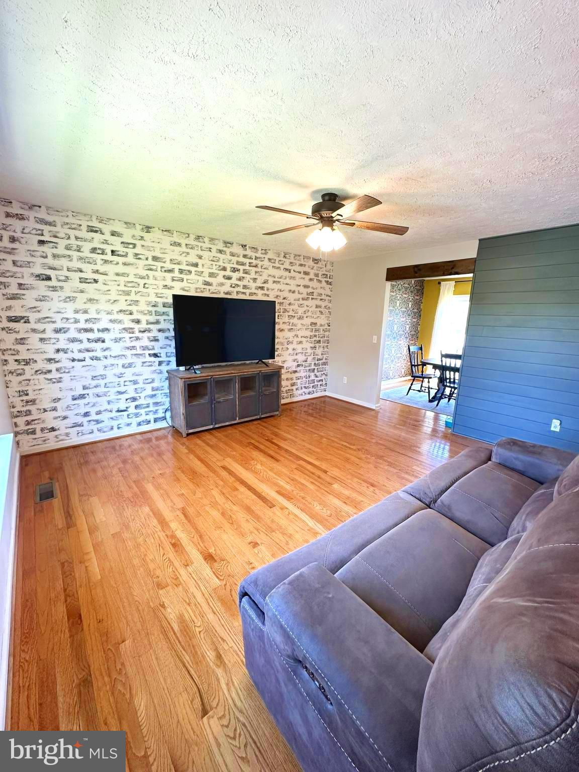 LONGVIEW BEACH - Residential