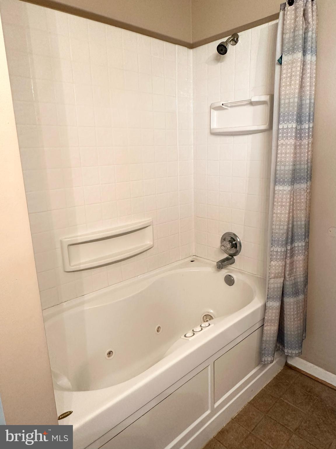 LONGVIEW BEACH - Residential