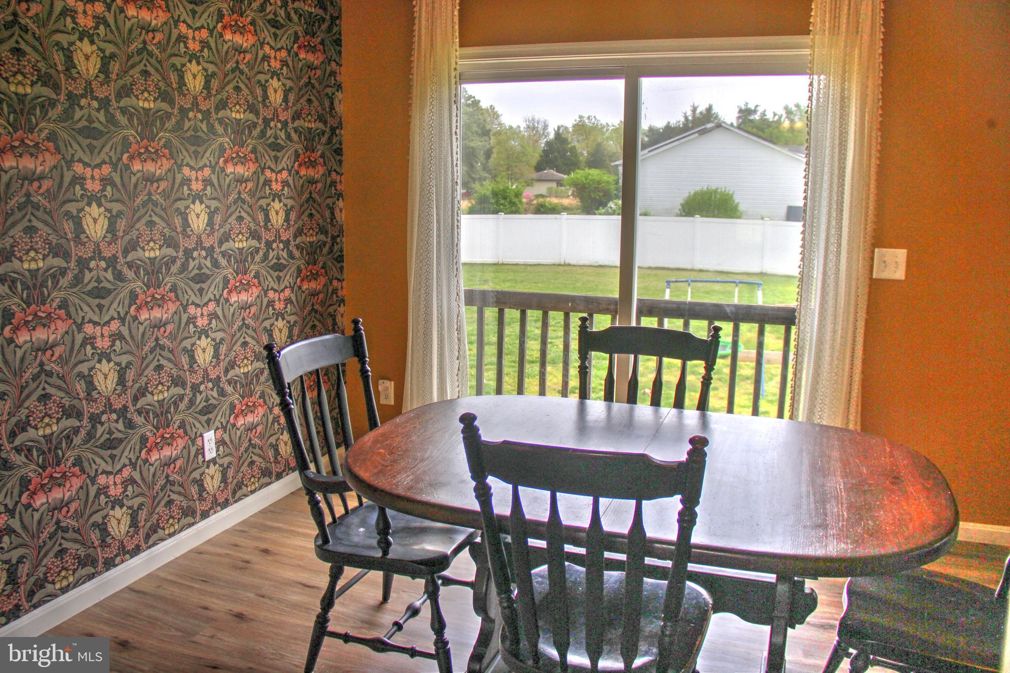 LONGVIEW BEACH - Residential