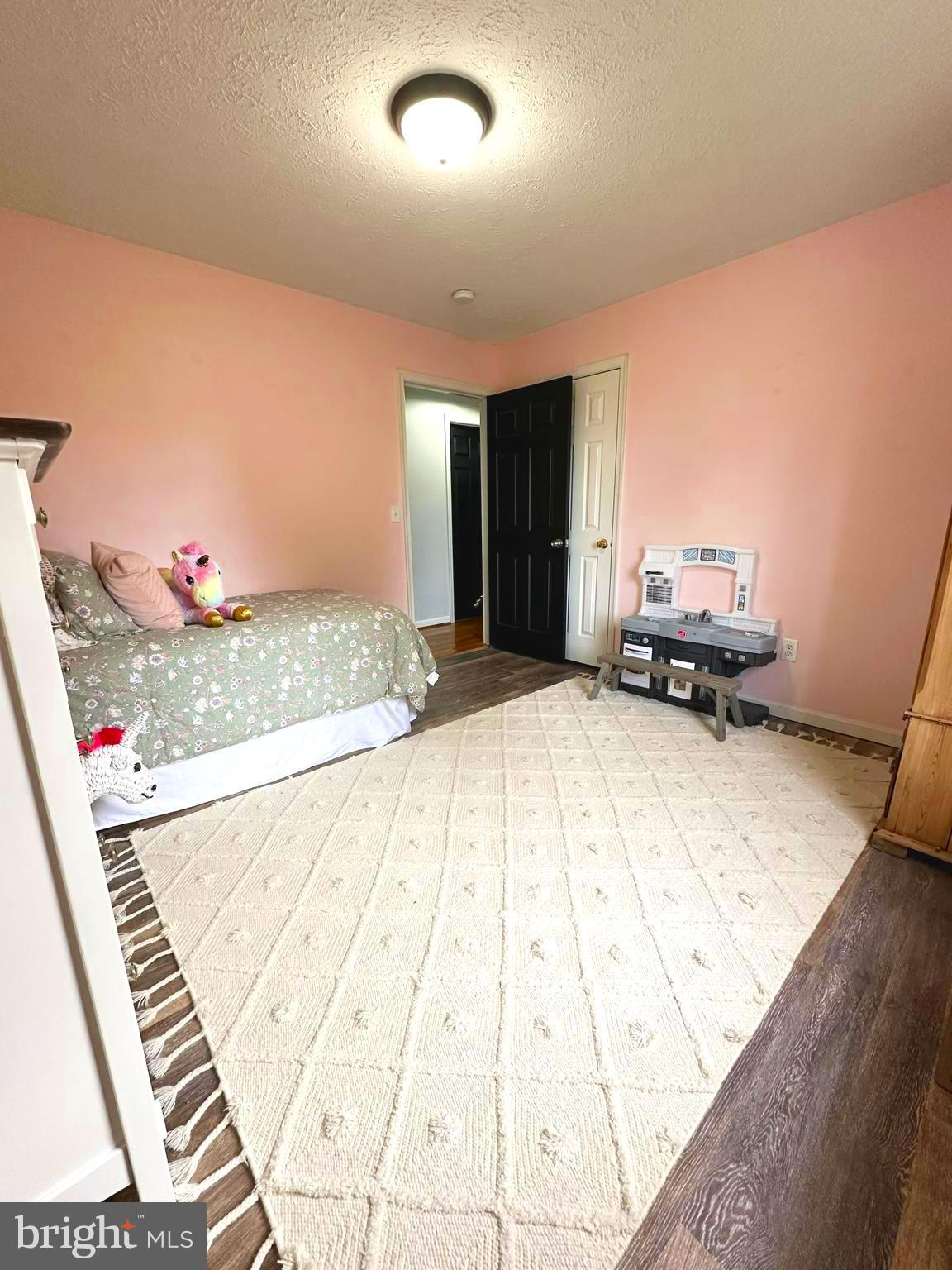 LONGVIEW BEACH - Residential