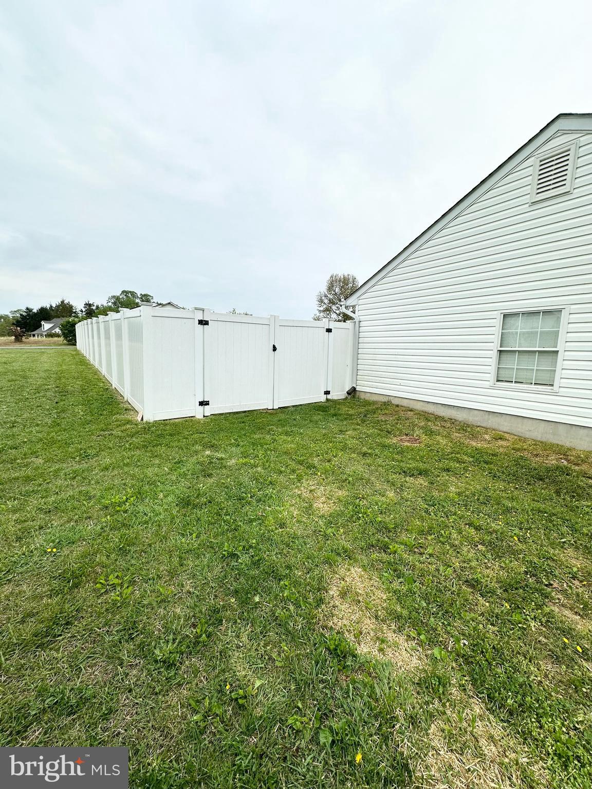 LONGVIEW BEACH - Residential